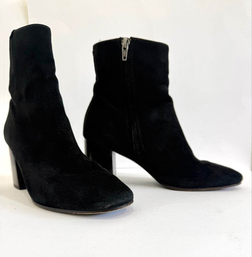 Frye Black Suede Ankle Boots Zip Block Heel Minimalist Western Booties Size 6